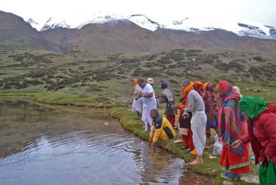 Damodar kund with muktinath